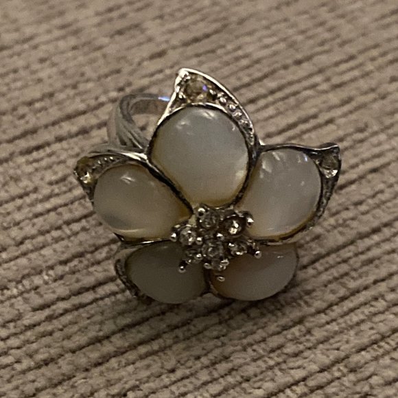 Flower Ring with Stones and Crystals - Picture 5 of 6